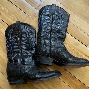 Vaquero black leather white/blue stitch accent “scale” pattern toe cowboy boots